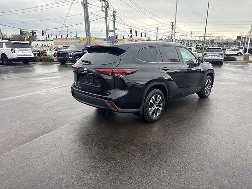 2024 Toyota Highlander Hybrid XLE