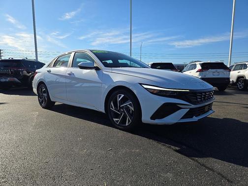 2025 Hyundai ELANTRA SEL