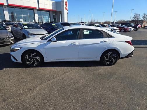 2025 Hyundai ELANTRA SEL