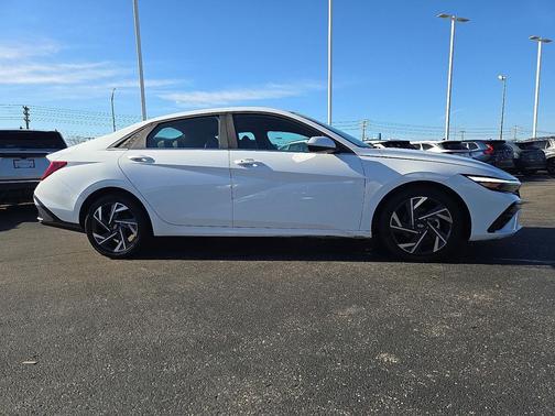 2025 Hyundai ELANTRA SEL
