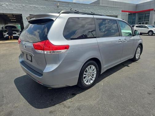 2011 Toyota Sienna XLE