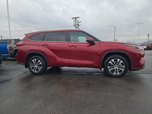 2023 Toyota Highlander Hybrid XLE