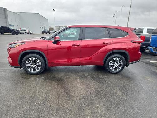 2023 Toyota Highlander Hybrid XLE