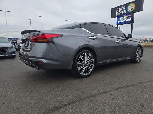 2025 Nissan Altima SL FWD