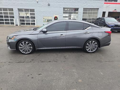 2025 Nissan Altima SL FWD