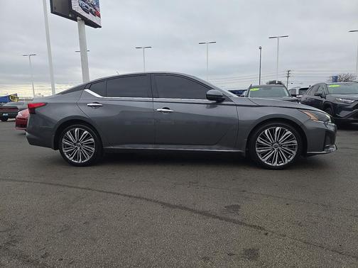 2025 Nissan Altima SL FWD