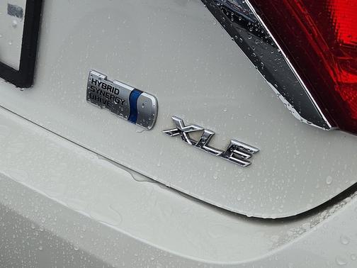 2017 Toyota Camry Hybrid XLE