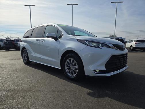 2022 Toyota Sienna XLE