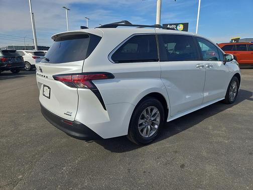 2022 Toyota Sienna XLE