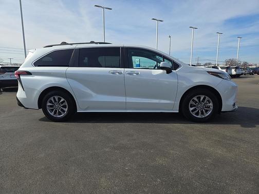 2022 Toyota Sienna XLE