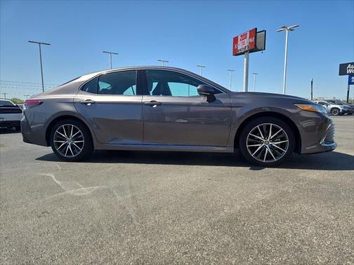 2024 Toyota Camry Hybrid XLE