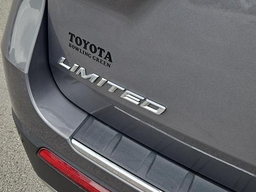 Carbonized Gray Metallic 2021 Ford Explorer Limited