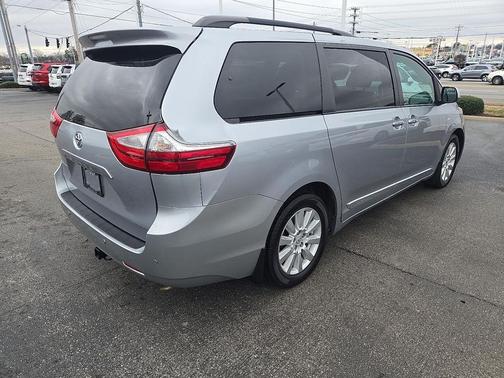 2017 Toyota Sienna XLE