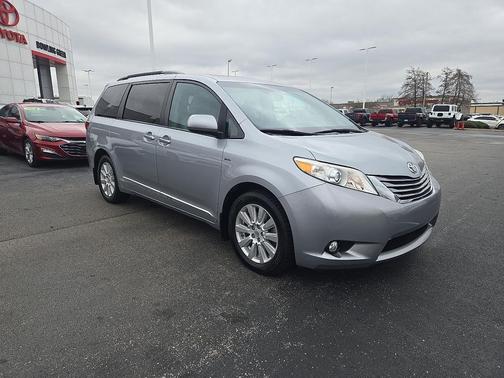 2017 Toyota Sienna XLE