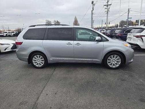 2017 Toyota Sienna XLE
