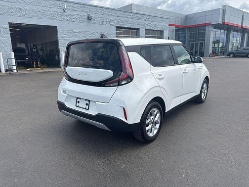 Snow White Pearl 2025 Kia Soul LX