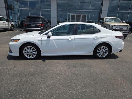 Ice 2024 Toyota Camry LE