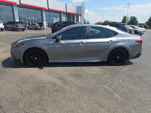 Metal 2025 Toyota Camry SE