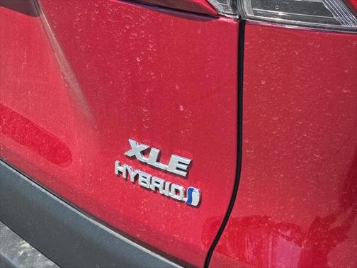 2022 Toyota RAV4 Hybrid XLE