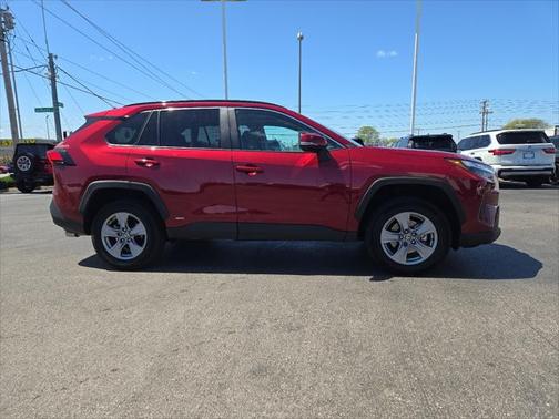 2022 Toyota RAV4 Hybrid XLE