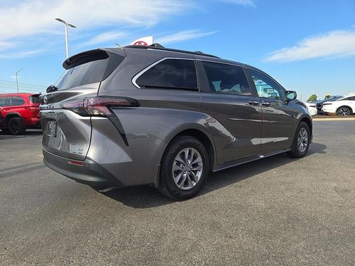 2024 Toyota Sienna XLE