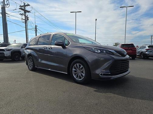 2024 Toyota Sienna XLE