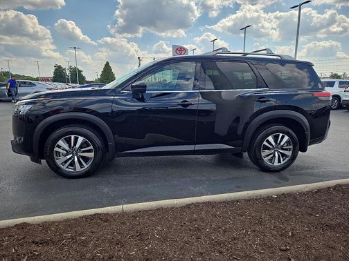 2024 Nissan Pathfinder SL 4WD