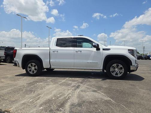 Summit White 2022 GMC Sierra 1500 SLT
