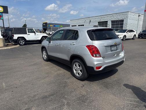 Silver Ice Metallic 2022 Chevrolet Trax LS