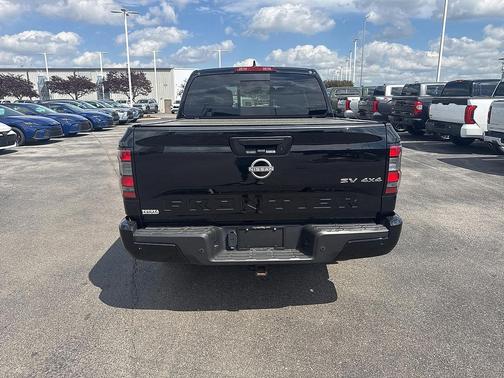 2024 Nissan Frontier SV