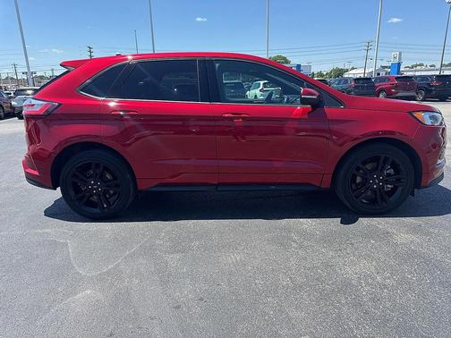 Rapid Red Metallic Tinted Clearcoat 2023 Ford Edge ST