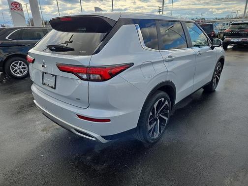 2024 Mitsubishi Outlander SE