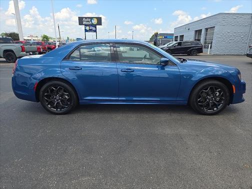 2022 Chrysler 300 Touring