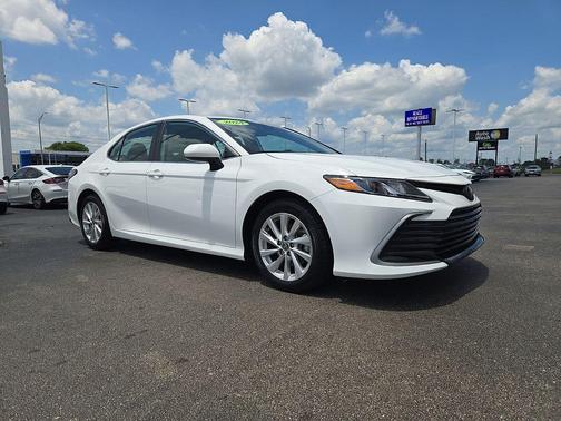 Ice 2024 Toyota Camry LE