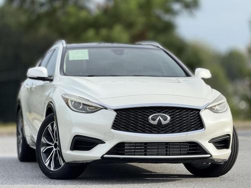 2018 INFINITI QX30 LUXE