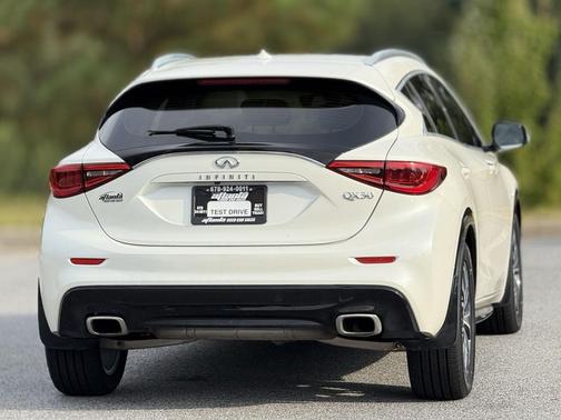 2018 INFINITI QX30 LUXE