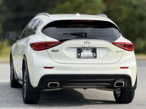 2018 INFINITI QX30 LUXE