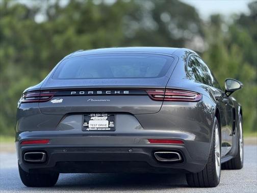 2018 Porsche Panamera 4