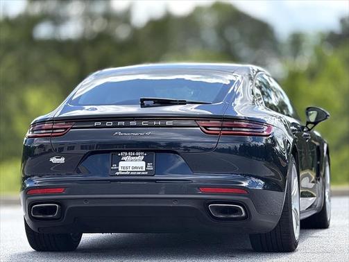 2017 Porsche Panamera 4