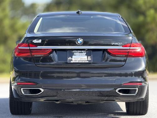 2016 BMW 740 740i