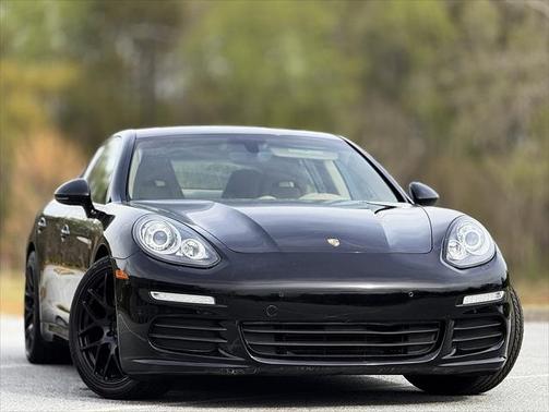2015 Porsche Panamera 4