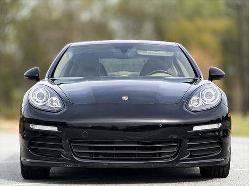 2015 Porsche Panamera 4