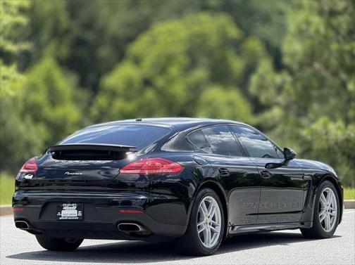 2016 Porsche Panamera 2