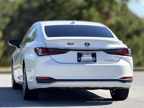 2020 Lexus ES 300h Base