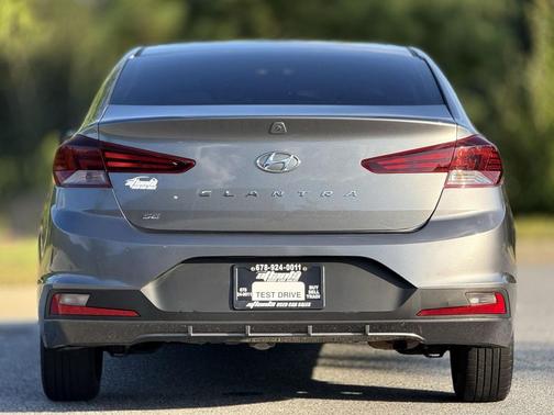 2019 Hyundai ELANTRA SE