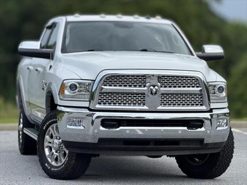 2017 RAM 2500 Laramie Crew Cab 4x4 6'4' Box