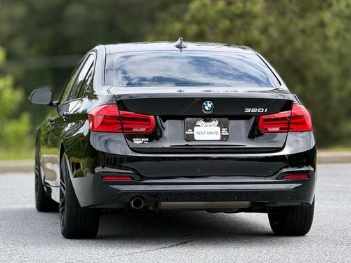 Black 2016 BMW 320 i