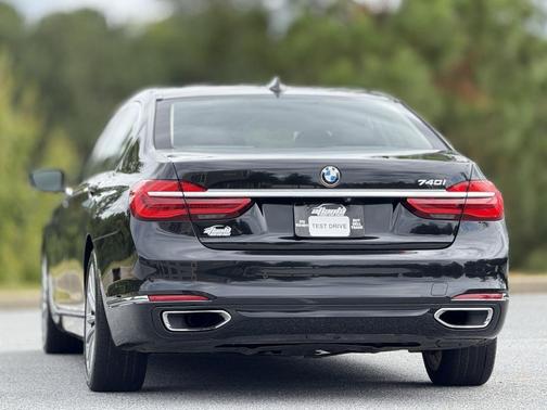2016 BMW 740 740i