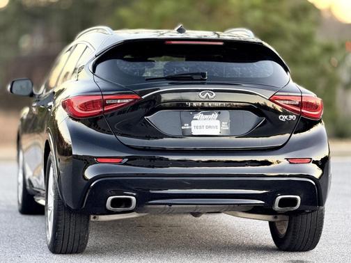 2018 INFINITI QX30 Premium