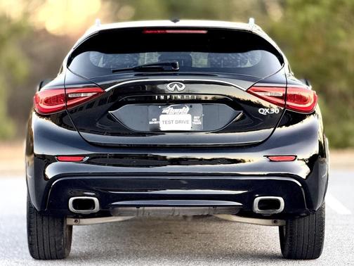 2018 INFINITI QX30 Premium